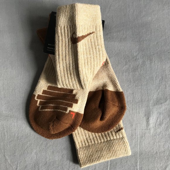 One Pair Nike Basketball Elite Crew Lebron Socks - Picture 2 of 8